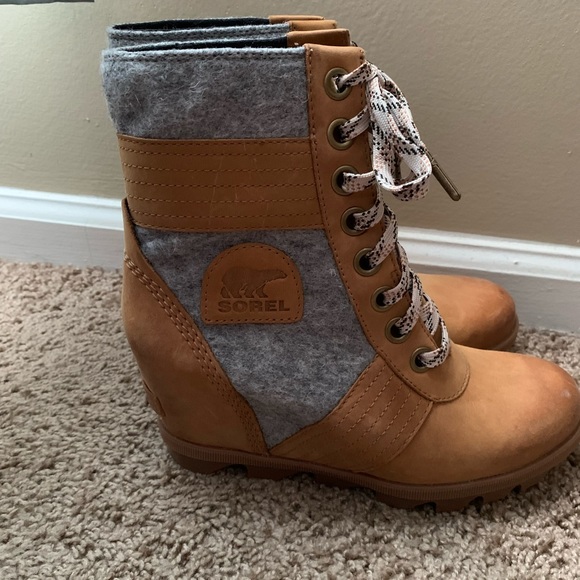 Sorel Shoes - Gently used Sorel wedge ankle bootie